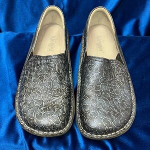 Algeria women’s shoes